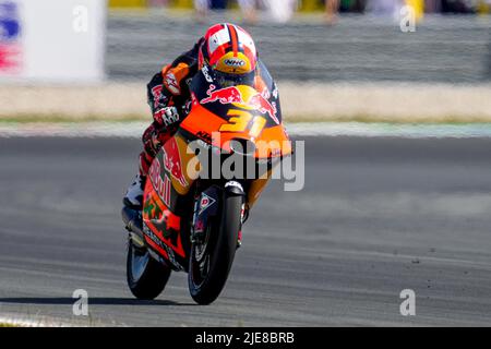 ASSEN, PAESI BASSI - GIUGNO 26: Adrian Fernandez di Red Bull KTM Tech 3 e Spagna durante il Moto3 dei Paesi Bassi a TT Assen il 26 giugno 2022 ad Assen, Paesi Bassi. (Foto di Patrick Goosen/Orange Pictures) Foto Stock