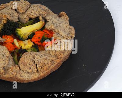 Vegan piccola torta vegetariana a fette per 1 persone Foto Stock