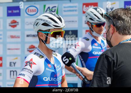 Il belga Remco Evenepoel di Quick-Step Alpha Vinyl è stato raffigurato all'inizio della gara d'élite maschile ai campionati belgi di ciclismo, una gara 209km a Middelkerke, domenica 26 giugno 2022. BELGA FOTO KURT DESPLENTER Foto Stock