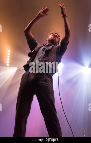 Sedgefield, County Durham, Regno Unito sabato 18 agosto 2018. Kaiser Chiefs chiude la prima giornata di Hardwick Live FestivalCredit: Tracy Daniel/Alamy Foto Stock