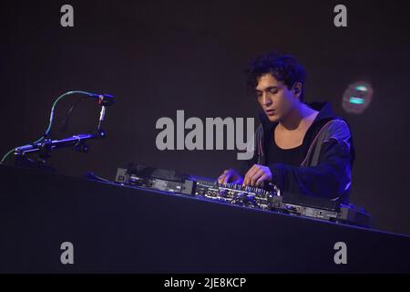 Cantante italiana Tananai durante la registrazione della manifestazione musicale TIM Summer Hits diretta da Andrea Delogu e Stefano De Martino. Una serie di concerti nelle piazze italiane trasmessi il Rai2. Piazza del Popolo (Roma), 24 giugno 2022 Foto Stock