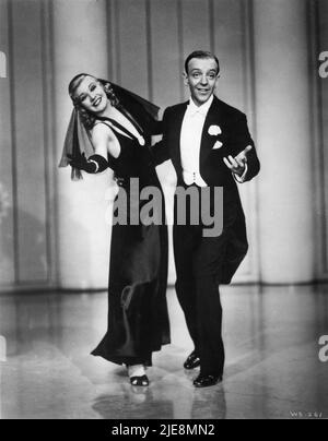 FRED ASTAIRE e GINGER ROGERS ballano nel numero del titolo in WILL WE DANCE 1937 regista MARK SANDRICH musica George Gershwin lyrics ira Gershwin RKO radio Pictures Foto Stock