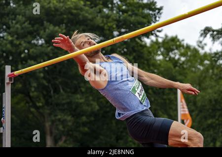 2022-06-26 12:57:52 APELDOORN - Athlete Douwe Amels durante l'evento di salto in alto al Campionato di atletica olandese. ANP RONALD HOOGENDOORN olanda out - belgio out Foto Stock