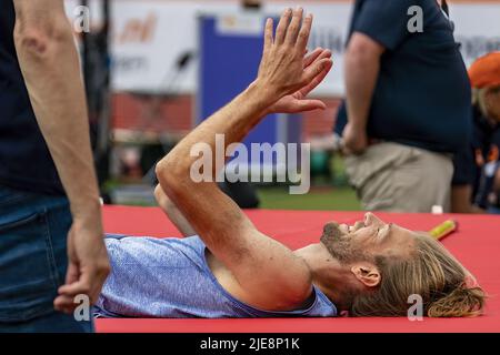 2022-06-26 13:03:44 APELDOORN - Athlete Douwe Amels durante l'evento di salto in alto al Campionato di atletica olandese. ANP RONALD HOOGENDOORN olanda out - belgio out Foto Stock