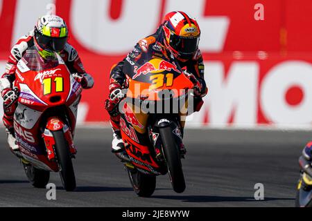 ASSEN, PAESI BASSI - GIUGNO 26: Adrian Fernandez di Red Bull KTM Tech 3 e Spagna durante il Moto3 dei Paesi Bassi a TT Assen il 26 giugno 2022 ad Assen, Paesi Bassi. (Foto di Andre Weening/Orange Pictures) Foto Stock