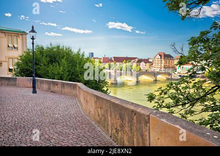 Basilea vista dalla città alta al fiume Reno e ponte, Svizzera Foto Stock