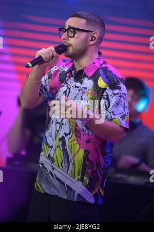 Lola Indigo, Rocco Hunt ed Elettra Lamborghini durante la registrazione dell'evento musicale estivo TIM Hits condotto da Andrea Delogu e Stefano De Martino. Una serie di concerti nelle piazze italiane trasmessi il Rai2. Piazza del Popolo (Roma), 24 giugno 2022 Foto Stock