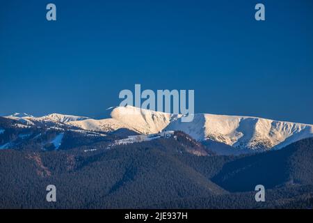 Snowy Hill il Chabenec in basso Tatra montagne, Slovacchia, Europa. Foto Stock