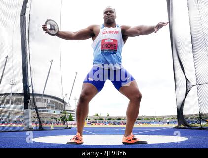 Lawrence Okoye in azione durante il MenÕs Discus durante il terzo giorno del Muller UK Athletics Championships tenuto presso la Manchester Regional Arena. Data foto: Domenica 26 giugno 2022. Foto Stock