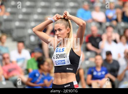 Alica SCHMIDT (SCC Berlin) gesto, gesto Semifinali delle donne 400m il 25th giugno 2022 Campionato di atletica tedesca 2022, dal 25th giugno. - 06/26/2022 a Berlino/Germania. ÃÂ Foto Stock