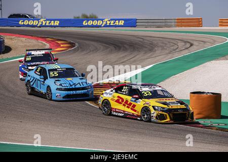 33 CORONEL Tom (NLD), Comtoyou DHL Team Audi Sport, Audi RS 3 LMS, Action 55 QING HUA ma (CHN), Cyan Racing Lynk & Co, Lynk & Co 03 TCR, Action 18 MONTEIRO Tiago (PRT,) Ã&#X89;Quipe LIQUI MOLY Engstler, Honda Civic Type R TCR, Azione durante il WTCR - gara di Spagna 2022, 4th round della FIA World Touring Car Cup 2022, sul MotorLand Aragon dal 24 al 26 giugno ad Alcaniz, Spagna - Foto: Xavi Bonilla/DPPI/LiveMedia Foto Stock