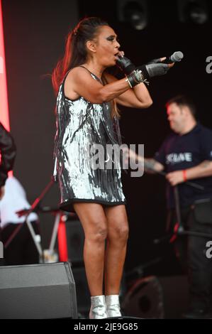 Ottawan , Annette Eltice , che si esibisce al Lets Rock Leeds 80s Festival , UK , 25.06.2022 Foto Stock