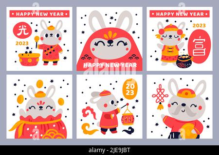 Carino conigli biglietti d'auguri. 2023 striscioni quadrati per animali di Capodanno. Coniglietti cartoni animati con monete e lanterne. Abiti tradizionali cinesi e fortunati Illustrazione Vettoriale