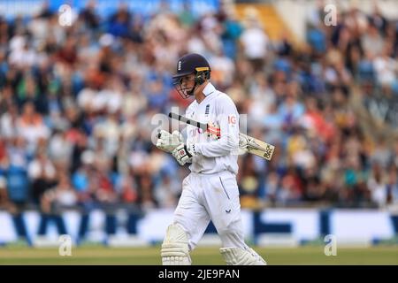 Londra, Regno Unito. 26th giugno 2022. Zak Crawley d'Inghilterra è licenziato a Londra, Regno Unito il 6/26/2022. (Foto di Mark Cosgrove/News Images/Sipa USA) Credit: Sipa USA/Alamy Live News Foto Stock