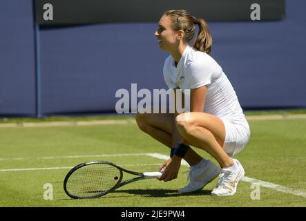 Petra Martic (Croazia) perdendo a Jodie Burrage (GB) nella loro prima partita sul campo 2 al Rothesay International Tennis, Devonshire Park, Eastb Foto Stock