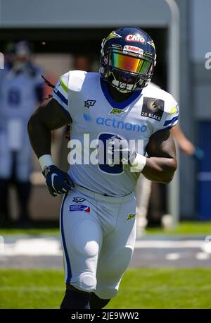 Waldau, Germania. 26th giugno 2022. Stuttgart Surge RB #6 Sanka Moukouri è introdotto prima di una partita della Lega europea di calcio tra la Stuttgart Surge e i Tirol Raiders al Gazi Stadium di Waldau, Germania. Justin Cooper/CSM/Alamy Live News Foto Stock