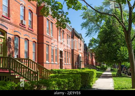 Chicago, Illinois - Worker Housing al Pullman National Monument, il sito di una città aziendale e di fabbriche che George Pullman ha utilizzato per produrre Pullman Foto Stock