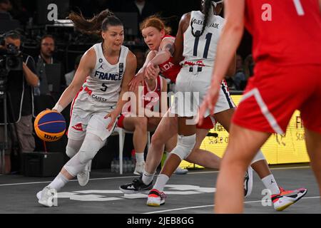 Il Paget francese Marie-Eve è stato raffigurato durante una partita di basket 3x3 tra Francia e Canada, nella finale femminile alla Coppa del mondo FIBA 2022, domenica 26 giugno 2022, ad Anversa. La FIBA 3x3 Basket World Cup 2022 si svolge dal 21 al 26 giugno ad Anversa. BELGA FOTO DIRK WAEM Foto Stock