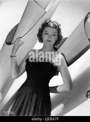 MYRNA LOY 1937 Ritratto Pubblicità per Metro Goldwyn Mayer Foto Stock