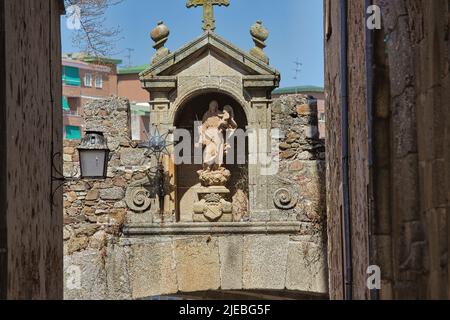 Stemmi che adornano la città spagnola di Caceres il più importante centro di architettura civile e religiosa per lo stile rinascimentale spagnolo ( Foto Stock