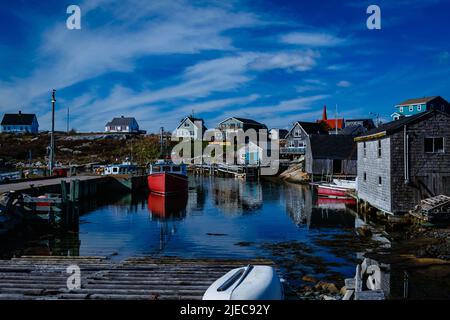 Il piccolo villaggio di pescatori di Peggy's Cove, Nova Scotia, Canada, si stabilì all'inizio del 1800s Foto Stock