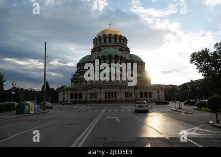 Sofia, Sofia, Bulgaria. 26th giugno 2022. La Cattedrale Alexander Nevsky al tramonto, nella città di Sofia, Bulgaria. (Credit Image: © Matias Basualdo/ZUMA Press Wire) Foto Stock