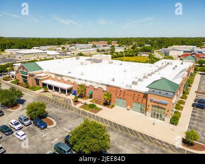 Foto aerea del drone Harris Teeter Supermarket a Morehead North Carolina Foto Stock