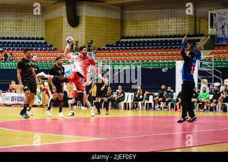 Hyderabad, Telangana, India. 26th giugno 2022. 24th Asian Men's club League campionato di pallamano giorno 5 gruppo A, 2nd partita del giorno tra T-Sports India e al Noor dell'Arabia Saudita. Al Noor batte T-sport per 40-33 gol. (Credit Image: © Varun Kumar Mukhia/Pacific Press via ZUMA Press Wire) Foto Stock