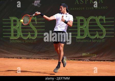 Milano, Italia. 26th giugno 2022. Italia, Milano, 26 2022 giugno: Federico Coria (arg) durante la partita di tennis FEDERICO CORIA (ARG) vs FRANCESCO PASSARO (ITA) finale ATP Challenger Milano presso Aspria Harbour Club (Credit Image: © Fabrizio Andrea Bertani/Pacific Press via ZUMA Press Wire) Foto Stock