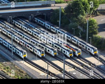 Peterborough, Regno Unito. 25th giugno 2022. I treni allineati come oggi (sabato 25 giugno), è il terzo giorno dello sciopero ferroviario nazionale, che è stato chiamato dal sindacato RMT, e solo uno su cinque treni è previsto per funzionare nei giorni di sciopero. Si tratta del più grande sciopero che colpisce le ferrovie da 30 anni, e l'operatore ferroviario Thameslink è uno degli operatori ferroviari che gestirà un servizio ridotto. Sciopero ferroviario RMT, Peterborough, Cambridgeshire, Regno Unito, il 25 giugno, Credito 2022: Paul Marriott/Alamy Live News Foto Stock