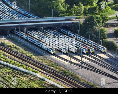 Peterborough, Regno Unito. 25th giugno 2022. I treni allineati come oggi (sabato 25 giugno), è il terzo giorno dello sciopero ferroviario nazionale, che è stato chiamato dal sindacato RMT, e solo uno su cinque treni è previsto per funzionare nei giorni di sciopero. Si tratta del più grande sciopero che colpisce le ferrovie da 30 anni, e l'operatore ferroviario Thameslink è uno degli operatori ferroviari che gestirà un servizio ridotto. Sciopero ferroviario RMT, Peterborough, Cambridgeshire, Regno Unito, il 25 giugno, Credito 2022: Paul Marriott/Alamy Live News Foto Stock