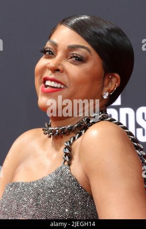 LOS ANGELES - GIU 26: Taraji P Henson al BET Awards 2022 al Microsoft Theatre il 26 giugno 2022 a Los Angeles, CA Foto Stock