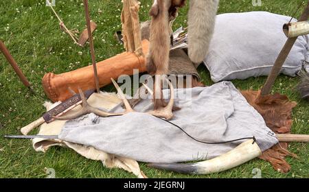 Replica attrezzi e attrezzature di caccia anglosassone Foto Stock