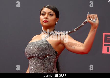 26 giugno 2022, Los Angeles, CA, Stati Uniti d'America: LOS ANGELES - 26 GIUGNO: Taraji P Henson alla BET Awards 2022 al Microsoft Theatre il 26 giugno 2022 a Los Angeles, CA (Credit Image: © Kay Blake/ZUMA Press Wire) Foto Stock