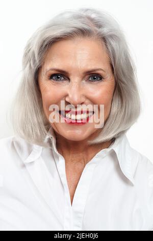 Attraktive Seniorin, Porträt, 60, 65, 70, Jahre Foto Stock