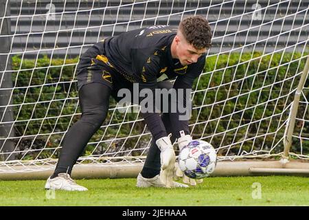 ZUNDERT, PAESI BASSI - GIUGNO 27: Aron van Lare di NAC Breda durante la prima stagione di addestramento 2022/2023 di NAC Breda al Midglas Trainingscentrum il 27 giugno 2022 a Zundert, Paesi Bassi. (Foto di Joris Verwijst/Orange Pictures) Foto Stock