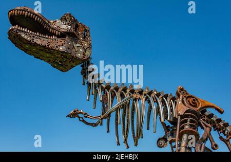 Sculture in metallo che si basano presso la British Iron Works di Oswestry Shropshire. Ci sono leoni, tigri, elefanti, pavoni, zebre ecc ecc Foto Stock