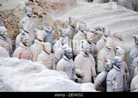 Asien, Cina, Figuren, Soldaten, Armee, Steinfiguren, Tonfiguren, Grab, Gräber, Krieghelden, Mausoleo, Terrakottasoldaten, Terrakottaarmee, Grabanla Foto Stock