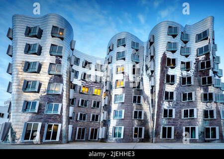 Gehry-Gebäude, Neuer Zollhof, Medienhafen, Düsseldorf, Nordrhein-Westfalen, Germania Foto Stock