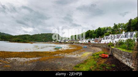 Plockton, un piccolo villaggio nel Lochalsh, l'area di Wester Ross delle Highlands scozzesi sulle rive del Loch Carron, usato per filmare Hamish Macbeth Foto Stock