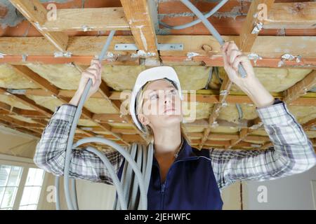 costruzione di un telaio di legno di un tetto Foto Stock