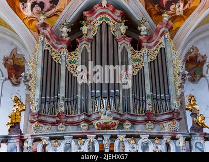 BIRNAU, BAVIERA, GERMANIA, 07 GIUGNO 2022 : Rococo e decori barocchi nella basilica di Birnau, sul lago di Costanza, di Gottfried Bernhard GOTZ e Joseph Anton Foto Stock