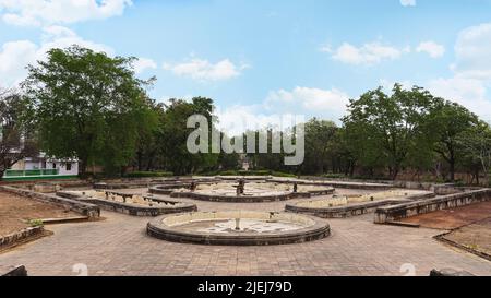 Veduta del Giardino di Scindia Chhatris, fuori di Chhatris, Shivpuri, Madhya Pradesh, India. Foto Stock