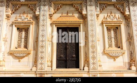 Disegni incisi di marmo su Scindia Chhatris, Shivpuri, Madhya Pradesh, India. Foto Stock