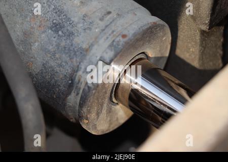 Cilindro idraulico del carrello elevatore in fabbrica Foto Stock