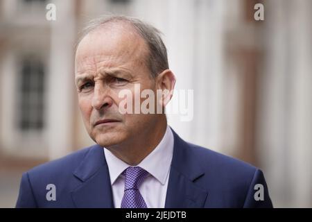 Taoiseach Micheál Martin parla ai media dopo l'annuncio che l'esecutivo capo di HSE Paul Reid si dimetterà dalla sua posizione nel corso di quest'anno. Il Taoiseach ha ringraziato Paul Reid 'di tutto cuore' per il suo lavoro nel corso degli anni. Martin lo ha anche elogiato per la sua "straordinaria leadership” durante la pandemia del Covid-19. Il Taoiseach ha partecipato al lancio del Tesoro del Registro virtuale d'Irlanda presso la St Patrick's Hall, nel Castello di Dublino. Data foto: Lunedì 27 giugno 2022. Foto Stock