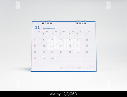 Primo piano del calendario sul tavolo, pianificazione per meeting di affari o concetto di pianificazione di viaggio. Foto Stock