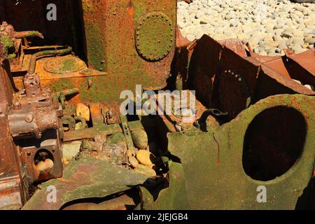 Naufragio sulla spiaggia di pietra in Portogallo Foto Stock