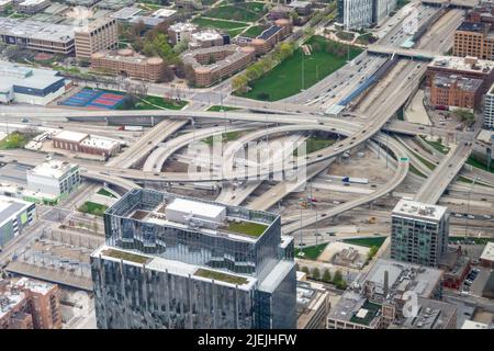 Chicago, Illinois. Vista aerea di Jane Byrne Interchange (ex Circle Interchange). Incrocio o incrocio tra l'Interstate 90, l'Interstate 94 e l'Interstate 290. USA Foto Stock