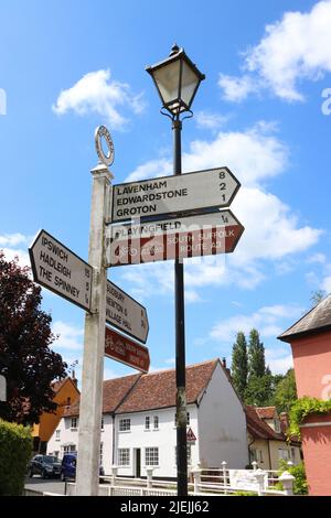 Segnaletica che indica le distanze dai villaggi e dalle città vicine da Boxford, Suffolk, UK Foto Stock